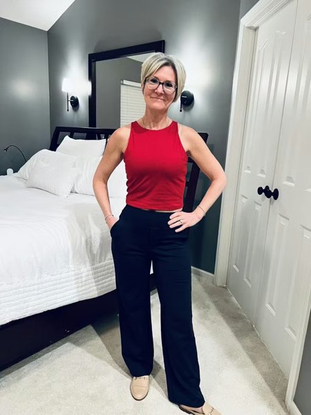 Off the clock. Drinks with friends. Still no waistband dig.